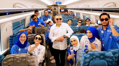 Semringah Zulhas Jajal Perdana Kereta Cepat Whoosh