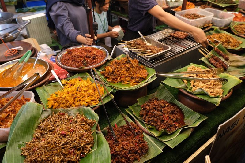 Seru! Cicip Kuliner 9 Negara Asia di Pasar Senggol Summarecon Mall Bekasi