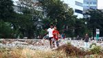 Potret Lahan Kosong Ibu Kota Jadi Lokasi Bermain Anak-anak