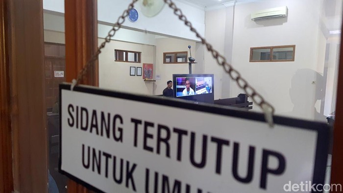 sidang sopir truk ayam sebar video hubungan intim dengan istri teman