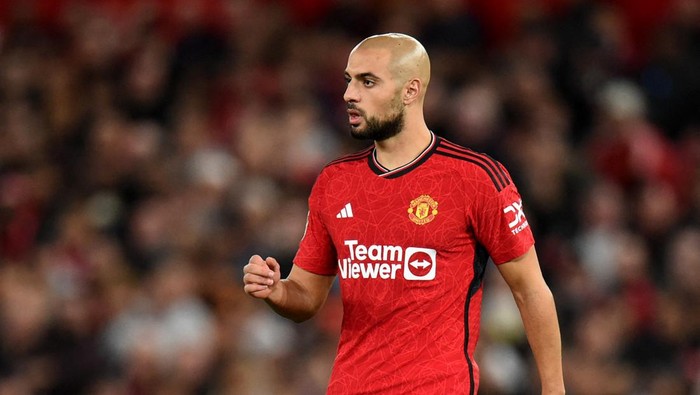 Soccer Football - Carabao Cup - Third Round - Manchester United v Crystal Palace - Old Trafford, Manchester, Britain - September 26, 2023  Manchester Uniteds Sofyan Amrabat Action Images via Reuters/Peter Powell NO USE WITH UNAUTHORIZED AUDIO, VIDEO, DATA, FIXTURE LISTS, CLUB/LEAGUE LOGOS OR LIVE SERVICES. ONLINE IN-MATCH USE LIMITED TO 45 IMAGES, NO VIDEO EMULATION. NO USE IN BETTING, GAMES OR SINGLE CLUB/LEAGUE/PLAYER PUBLICATIONS.