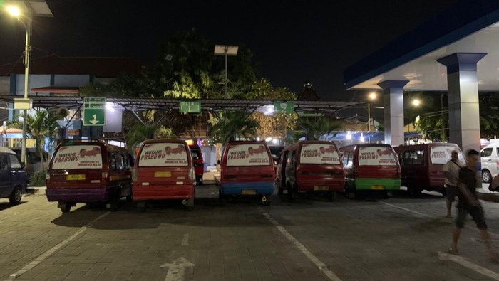 Sopir-sopir angkot di Jawa Timur menyampaikan dukungan kepada bakal calon presiden (bacapres) Prabowo Subianto. (dok ist)