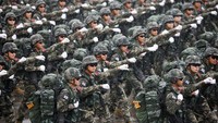 Dilansir CNN, Selasa (26/9/2023), parade tersebut diadakan untuk memperingati Hari Angkatan Bersenjata ke-75 negara tersebut. Parade dilakukan dengan latar belakang meningkatnya ketegangan di semenanjung Korea, seiring dengan semakin dekatnya Korea Selatan dengan Amerika Serikat dan Jepang dalam menghadapi ancaman Korea Utara.