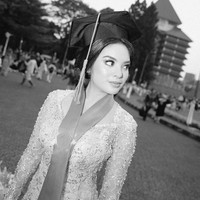 Syandria diketahui merupakan anak dari Puti Guntur Soekarno dan Joy Kameron. Ia merupakan cicit dari Soekarno dan Fatmawati.  Foto: Instagram/@syandria