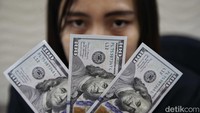 Secara bulanan dolar AS masih menguat 1,83%. Namun jika dilihat dari awal tahun dolar AS melemah 0,36%.