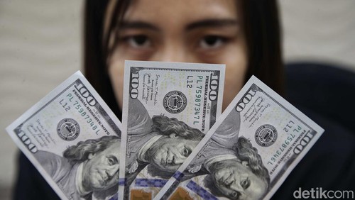 Tembus Rp 15.500, Dolar AS Makin Menggila