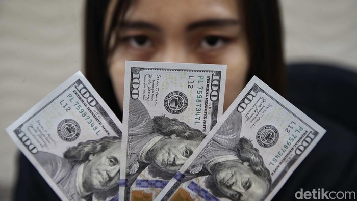 Tembus Rp 15.500, Dolar AS Makin Menggila