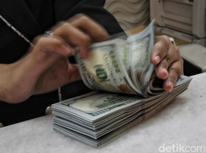 Tembus Rp 15.500, Dolar AS Makin Menggila