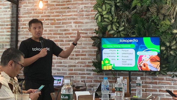 Kepala Divisi Kebijakan Publik dan Pemerintah Daerah Tokopedia, Emmiryzan.