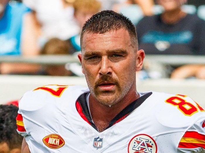 Jersey Travis Kelce.