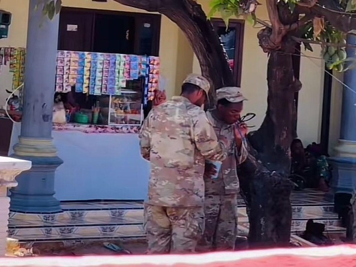 Viral Tentara Amerika sedang minum es di warung