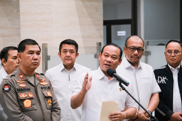 Wakabareskrim Polri selaku Kasatgas Anti Mafia Bola Polri, Irjen Asep Edi Suheri, dalam jumpa pers di Mabes Polri, Jalan Trunojoyo, Jakarta Selatan, Rabu (27/9/2023).