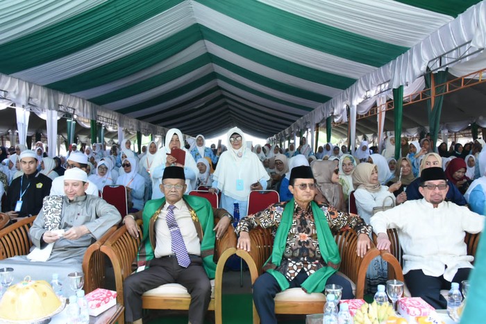 Wakil Ketua MPR Fadel Muhammad yang juga merupakan keluarga besar Alkhairaat menghadiri Muktamar Besar XI Alkhairaat di Pondok Pesantren Madinatul Ilmi, Kecamatan Dolo, Sulawesi Tengah, Rabu (27/9/2023).