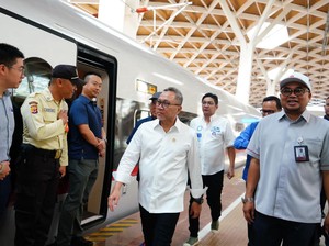 Nyaman dan Cepat, Zulhas Ajak Warga Gunakan Kereta Cepat Whoosh