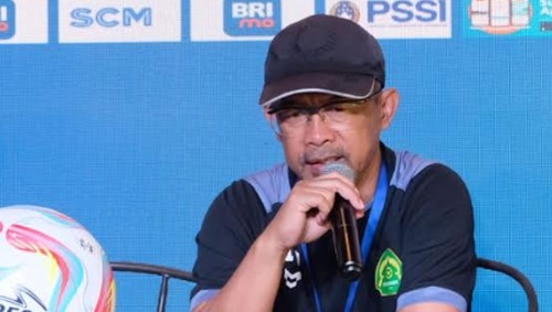 Pelatih Persikabo 1973 Aji Santoso saat pre-match conference, Kamis (28/9/2023).