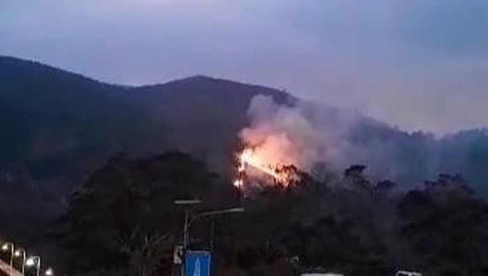 Bukit Mangkrang Karanganyar kebakaran, Kamis (28/9/2023).
