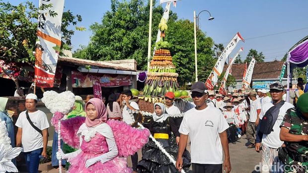 Festival Ampyang Maulid di Loram Kudus digelar untuk memperingati Maulid Nabi, Kamis (28/9/2023). Acara ini berlangsung meriah.