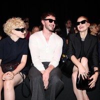 Barisan terdepan turut diisi nama-nama aktris dan aktor papan atas. Ada Julia Garner, Paul Mescal, dan Jessica Chastain. (Foto: Getty Images for Gucci/Daniele Venturelli)