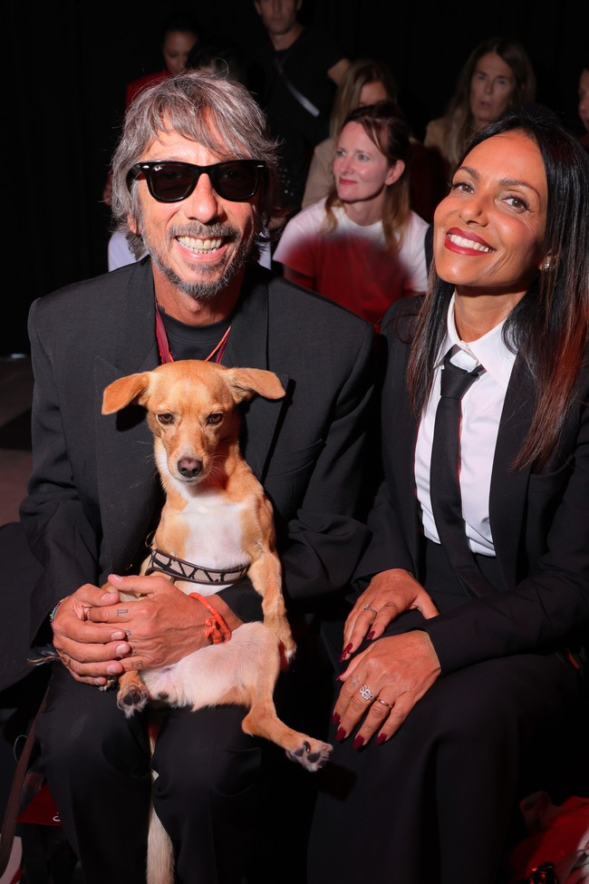 Peragaan Gucci ini juga kedatangan desainer Valentino Pierpaolo Piccioli. Ia hadir untuk mendukung Sabato yang pernah bekerja sebagai tangan kanannya sebelum pindah ke Gucci.  (Foto: Getty Images for Gucci/Victor Boyko)