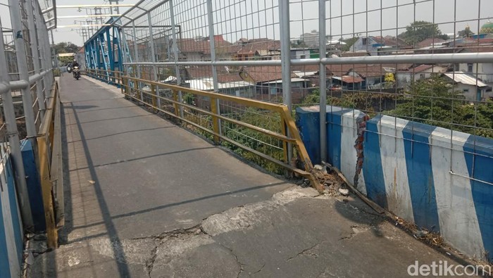 Jembatan Pelor di Kota Malang retak