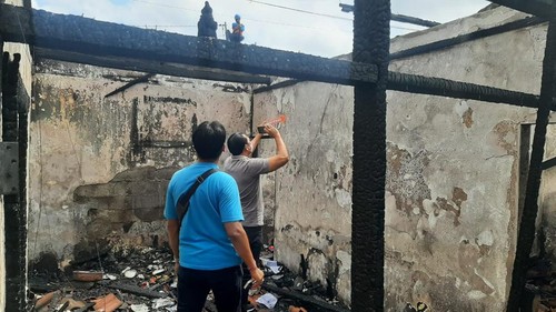 Kebakaran rumah warga di Jalan Raya Sesetan Gang Mangga Sari Gang Camplung Sari Nomor 153 Nomor 3, Kelurahan Sesetan, Kecamatan Denpasar Selatan.