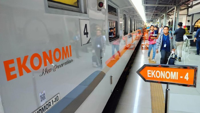Kereta Ekonomi New Generation mulai beroperasi di rangkaian KA Jayabaya relasi Pasarsenen-Malang