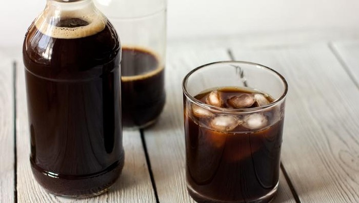 Racikan cold brew dan es kopi Jepang