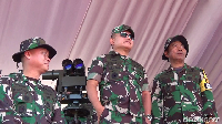 Kepala Staf TNI Angkatan Darat Jenderal TNI Dudung Abdurachman menyaksikan latihan tersebut/Foto: Nur Hadi Wicaksono/detikJatim