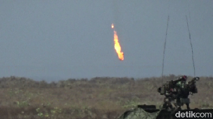 Pusat Kesenjataan Artileri Pertahanan Udara (Pussenarhanud) TNI AD menggelar Latihan Menembak Senjata berat (Latbakjatrat) terintegrasi. Latihan digelar di Air Waepon Range (AWR) Desa Pandan Wangi, Kecamatan Tempeh, Lumajang.