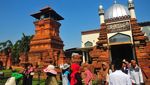 Libur Maulid Nabi, Masjid Menara Kudus Ramai Wisatawan