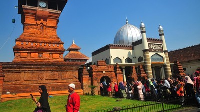 Libur Maulid Nabi, Masjid Menara Kudus Ramai Wisatawan