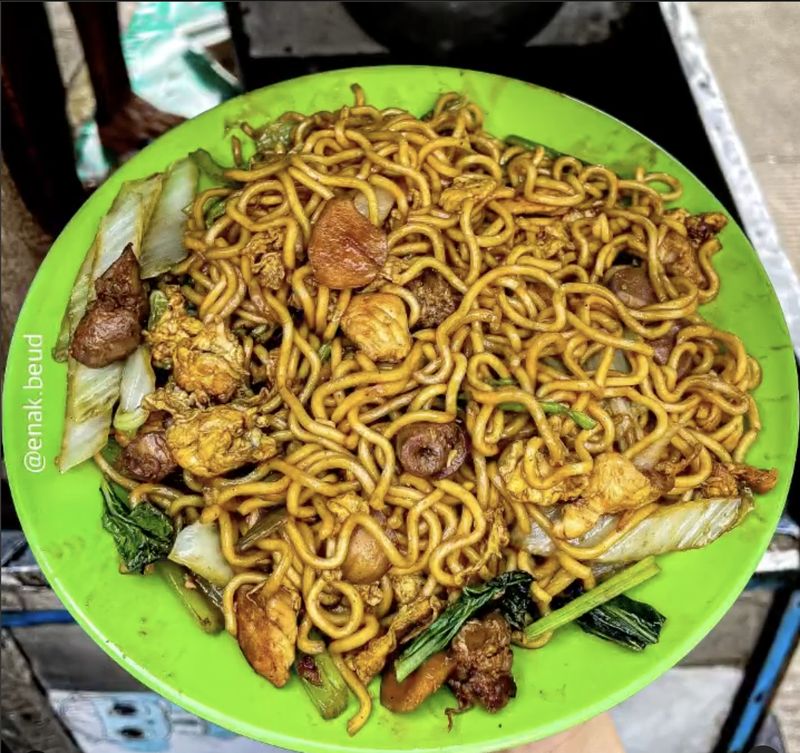 Masakannya Mantul! 5 Mantan Chef Resto China Ini Kini Buka Warung Kaki Lima
