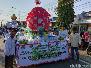 Arak-arakan Ribuan Telur di Banyuwangi Meriahkan Maulid Nabi