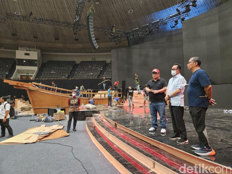 Menteri Perhubungan Budi Karya Sumadi meninjau persiapan Hub Space X KAI Expo 2023. Expo ini digelar dalam rangka Hari Perhubungan Nasional.