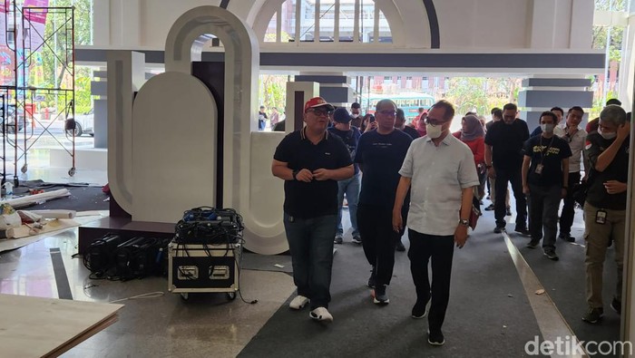 Menteri Perhubungan Budi Karya Sumadi meninjau persiapan Hub Space X KAI Expo 2023. Expo ini digelar dalam rangka Hari Perhubungan Nasional.