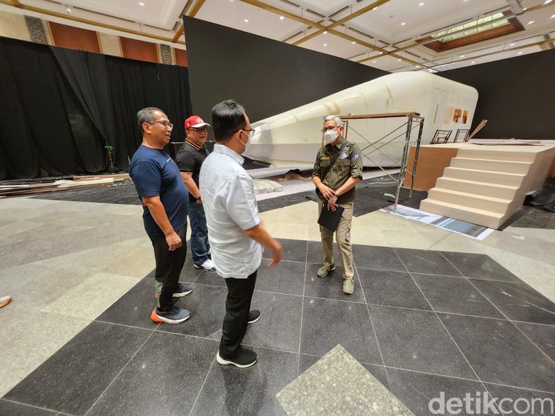 Menteri Perhubungan Budi Karya Sumadi meninjau persiapan Hub Space X KAI Expo 2023. Expo ini digelar dalam rangka Hari Perhubungan Nasional.