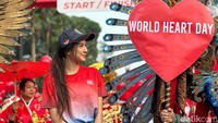 Soal rahasia hidup sehat, Mikha Tambayong mengaku tidak ada resep khusus. Berusaha untuk keeping the balance aja sih setiap hari, ujarnya, ditemui di sela kegiatan Indonesia Heart Walk 2023 di Plaza Tenggara GBK, Kamis (28/9/2023). Foto: Khadijah Nur Azizah/detikHealth