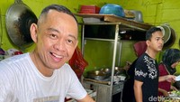 Nyak Kopsah juga menyuguhkan sambal leunca yang diracik dadakan dan segar. Penggunaan tomat, terasi, dan leunca mentah jadi kuncinya.