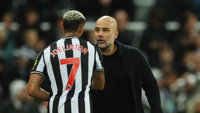 Soccer Football - Carabao Cup - Third Round - Newcastle United v Manchester City - St James Park, Newcastle, Britain - September 27, 2023 Manchester City manager Pep Guardiola shakes hands with Newcastle Uniteds Joelinton after the match Action Images via Reuters/Lee Smith NO USE WITH UNAUTHORIZED AUDIO, VIDEO, DATA, FIXTURE LISTS, CLUB/LEAGUE LOGOS OR LIVE SERVICES. ONLINE IN-MATCH USE LIMITED TO 45 IMAGES, NO VIDEO EMULATION. NO USE IN BETTING, GAMES OR SINGLE CLUB/LEAGUE/PLAYER PUBLICATIONS.