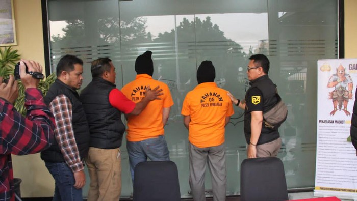 Polsek Kembangan menangkap dua pelaku pencurian motor yang beraksi di indekos.
