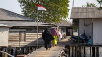 Sebanyak empat kampung yakni Kampung Sembulang Tanjung, Sembulang Hulu, Pasir Panjang, dan Blonkeng dari 16 kampung tua terdampak relokasi tahap pertama dalam pengembangan Proyek Strategis Nasional (PSN) Rempang Eco-City Pulau Rempang.  