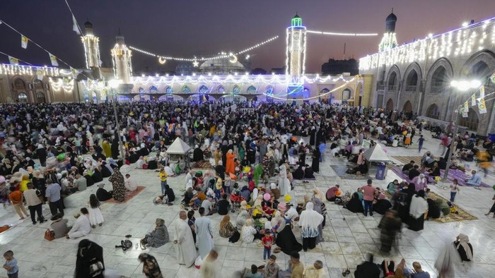 Muslims gathered in the holy Sunni shrine of Abdul-Qadir al-Gailani to mark the Prophet Mohammed's birthday in Baghdad, Iraq, Tuesday, Sept. 26, 2023. (AP Photo/Hadi Mizban)