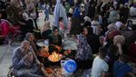 Potret Umat Muslim Irak Kumpul di Masjid Peringati Maulid Nabi