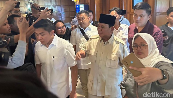 prabowo subianto di surabaya bertemu kiai khos jatim