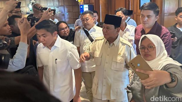 prabowo subianto di surabaya bertemu kiai khos jatim