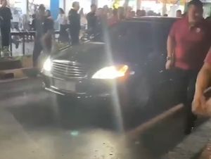 Malam-malam Jokowi ke Malioboro Jogja, Sempat Bagikan Kaus-Sembako