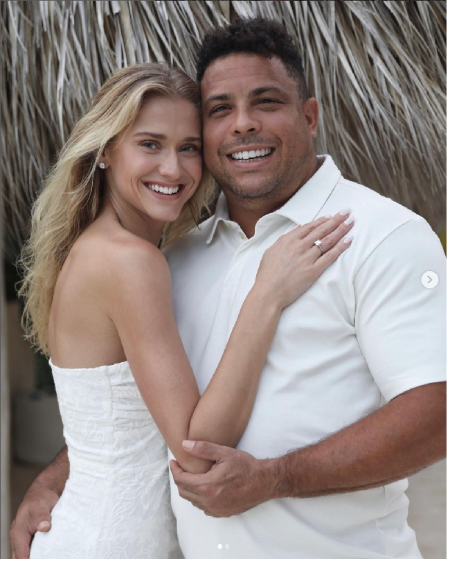 Seperti dikutip dari The Sun, Celina Locks merupakan istri keempat Ronaldo. Sebelumnya pesepakbola 47 tahun itu pernah menikah dengan Milene Domingues, Daniella Cicarelli dan Maria Beatriz Antony. Foto: Dok. Instagram @celinalocks/@ronaldo