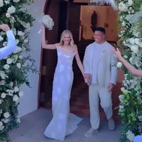 Inilah momen bahagia Ronaldo usai menikah dengan model cantik bernama Celina Locks. Pernikahan mereka digelar di sebuah gereja di Ibiza, Spanyol pada akhir pekan kemarin. Gereja tempat pernikahan keduanya lokasinya dengan rumah peristirahatan Ronaldo di Ibiza. Foto: Dok. Instagram @celinalocks/@ronaldo