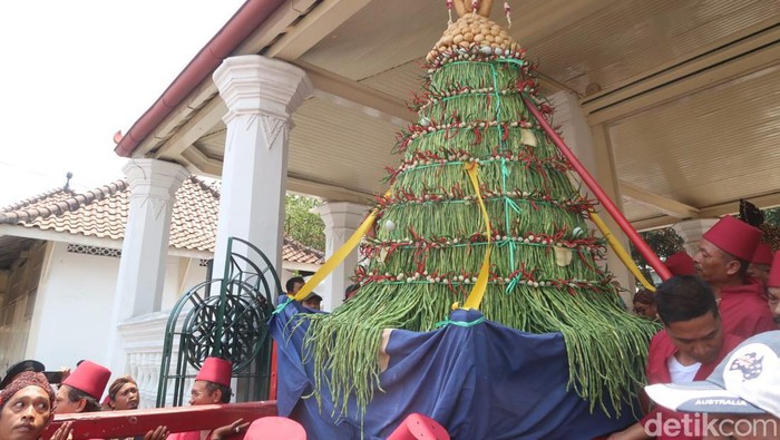 Suasana Garebeg Mulud Keraton Jogja di halaman Masjid Gedhe Kauman, Kamis (28/9/2023).