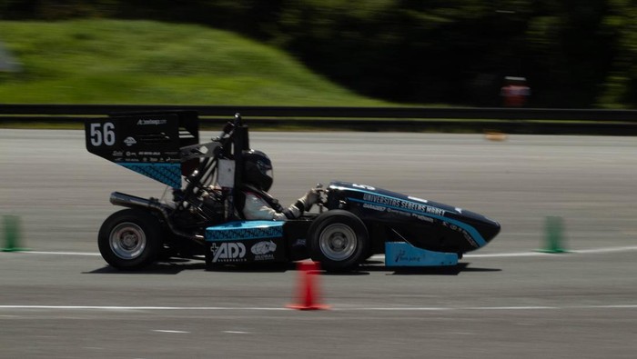 Tim Bengawan Formula Student UNS Solo saat mengikuti ajang SAE Jepang 2023. Foto diunggah pada Kamis (28/9/2023).